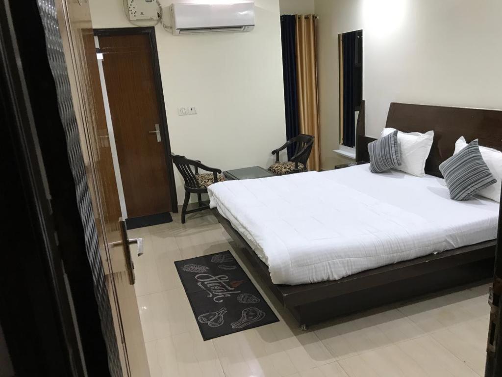 Adb Rooms Udhav Palace Neu-Delhi Exterior foto